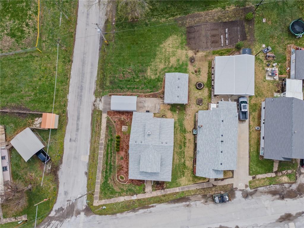 210 W 4th Street Property Photo 5