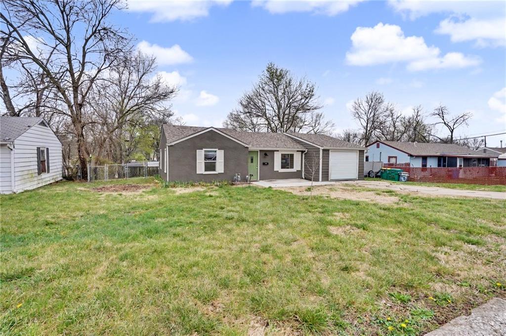 1106 S 50th Drive Property Photo 2