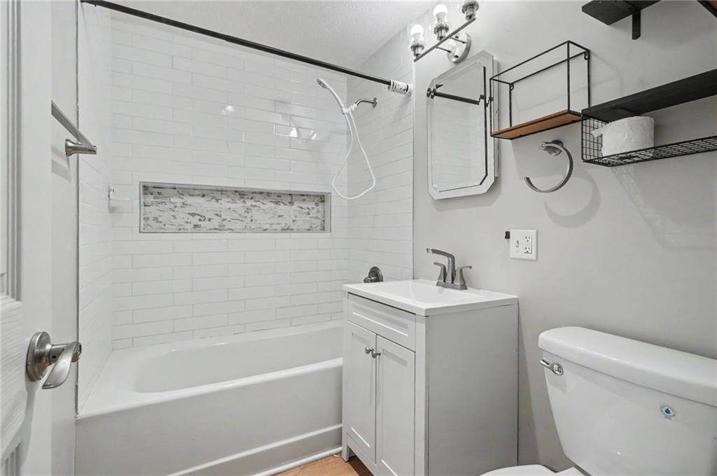 1106 S 50th Drive Property Photo 14