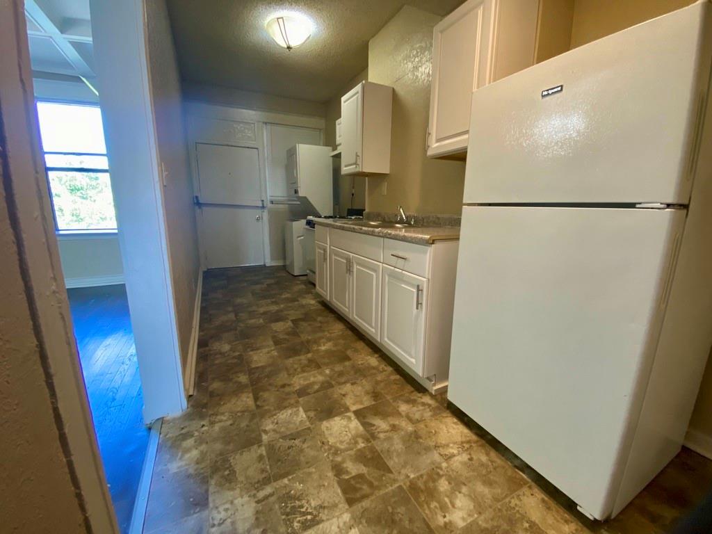 1614 E Linwood Boulevard Property Photo 13