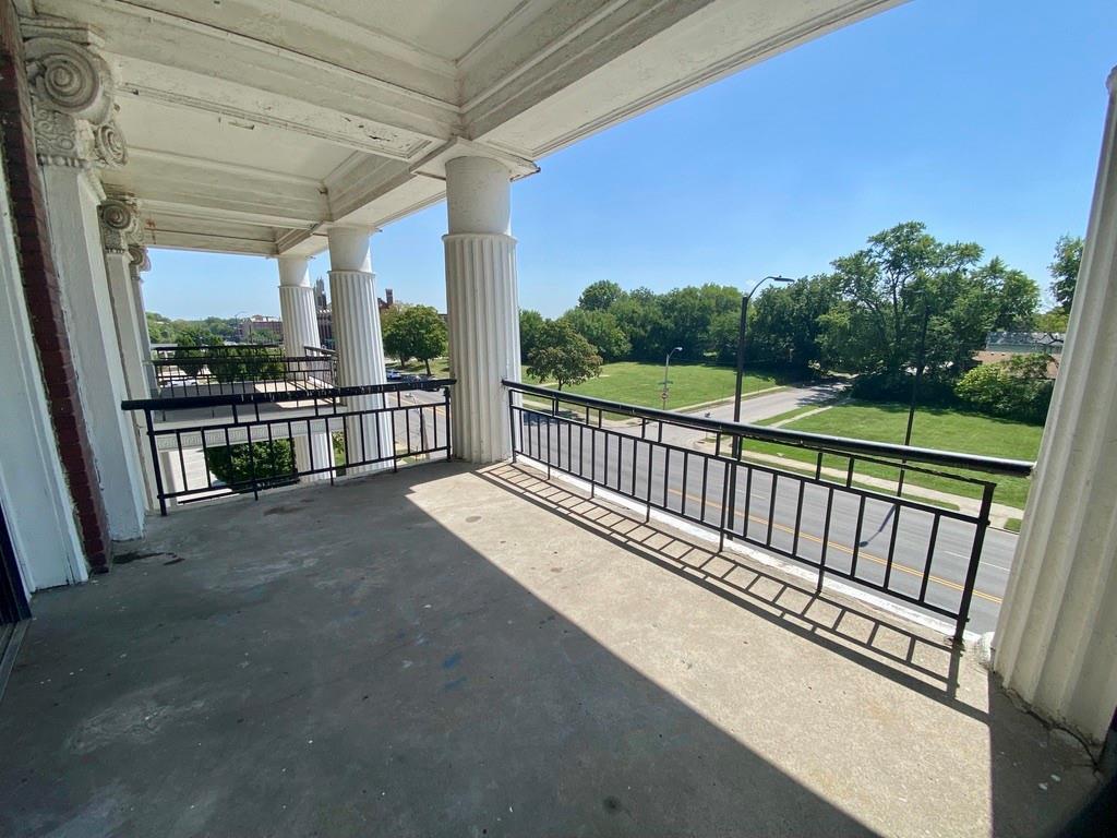 1614 E Linwood Boulevard Property Photo 14