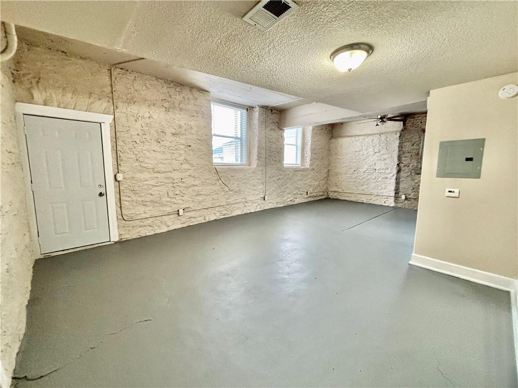 1614 E Linwood Boulevard Property Photo 21