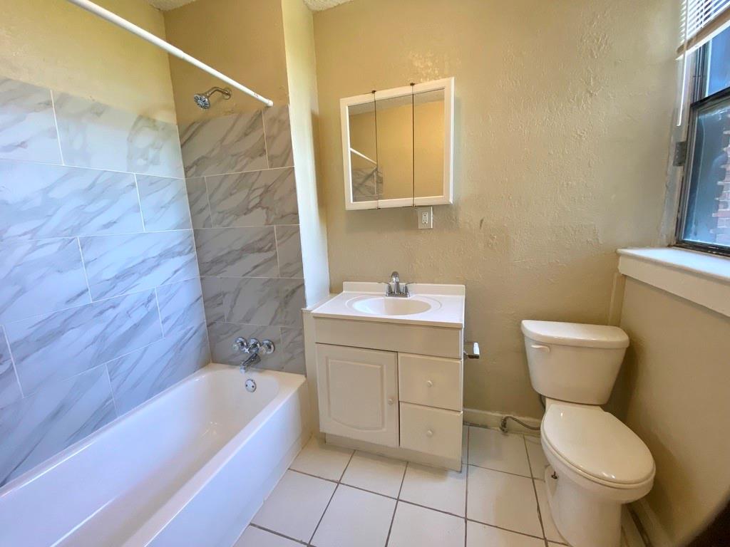 1614 E Linwood Boulevard Property Photo 24