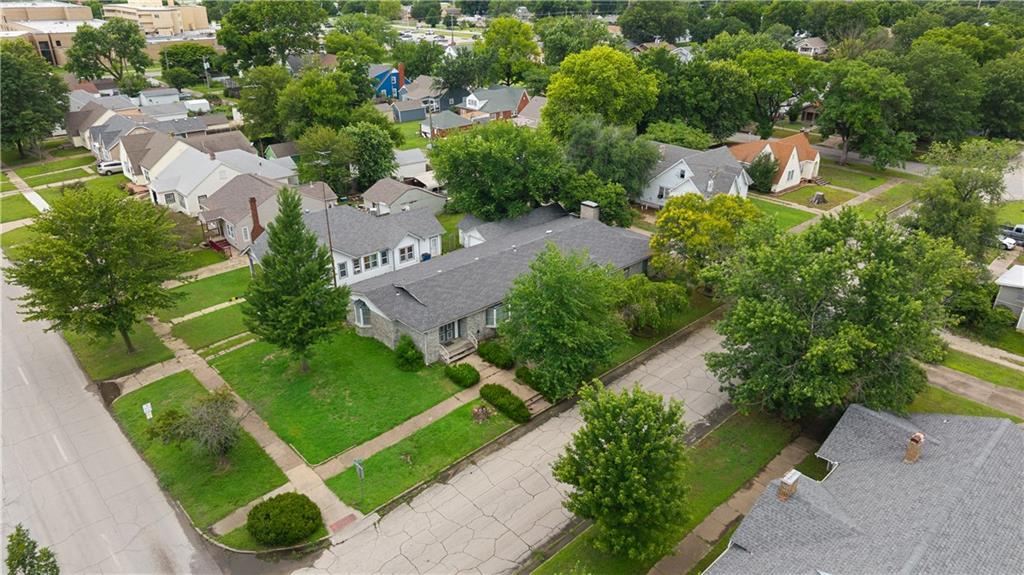 1302 W 4th Street Property Photo 4