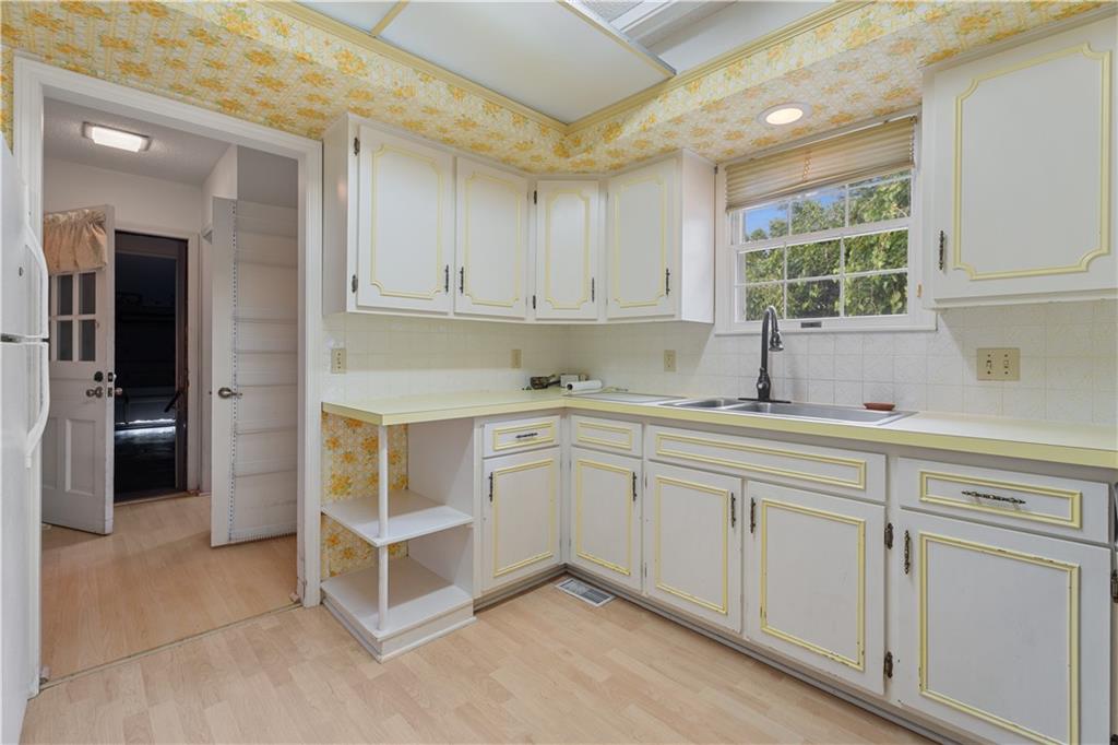 1302 W 4th Street Property Photo 12