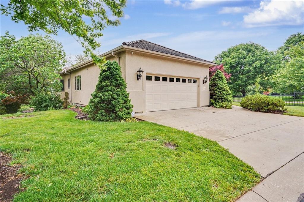 5727 Villa Drive Property Photo 3