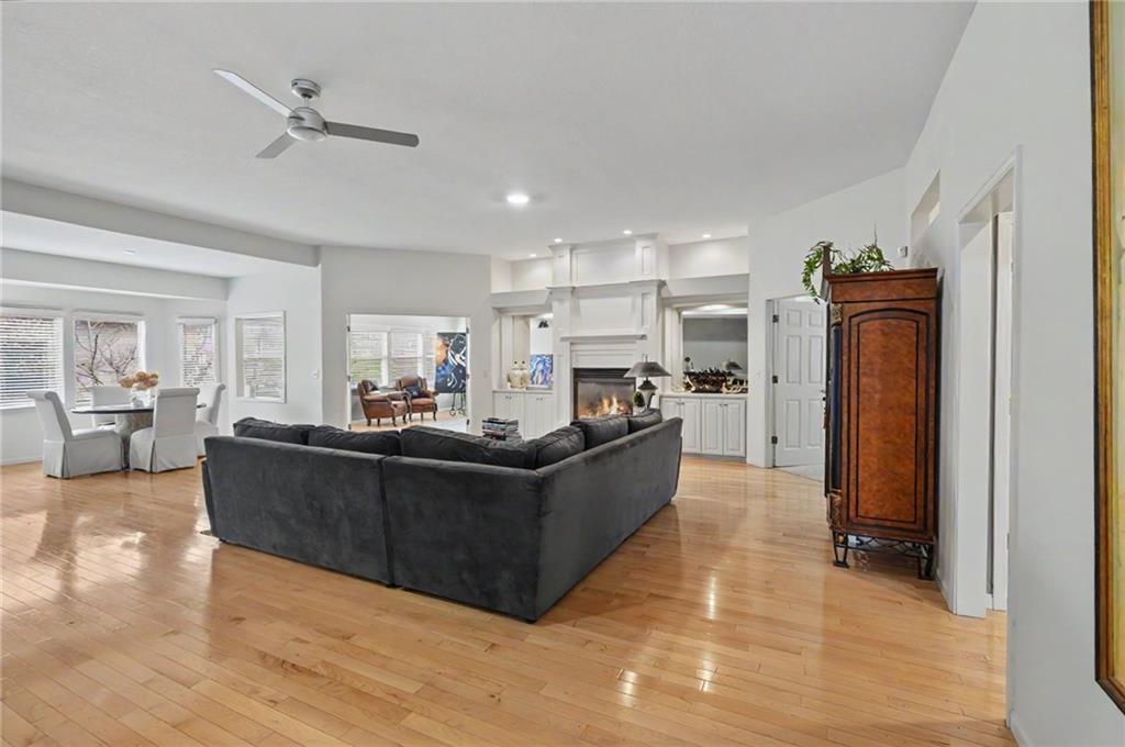 5727 Villa Drive Property Photo 8