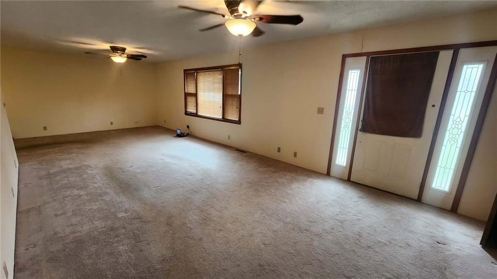 301 E Walnut Street Property Photo 19