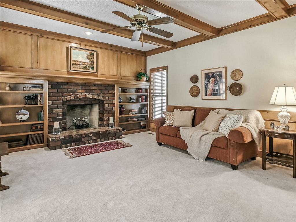 10560 Noland Road Property Photo 6
