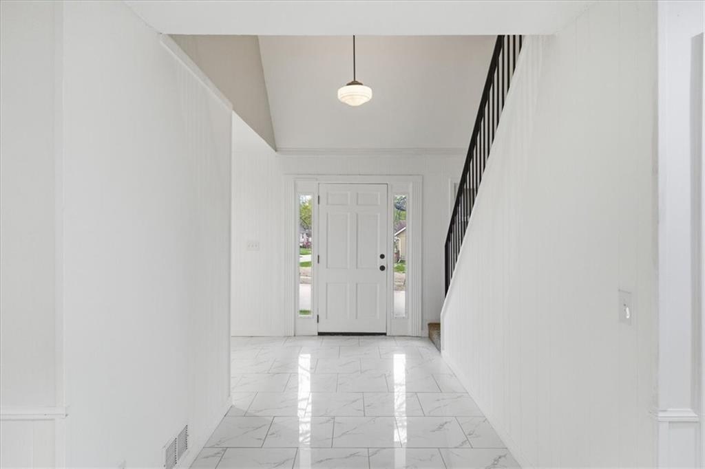 12816 Overhill Avenue Property Photo 3