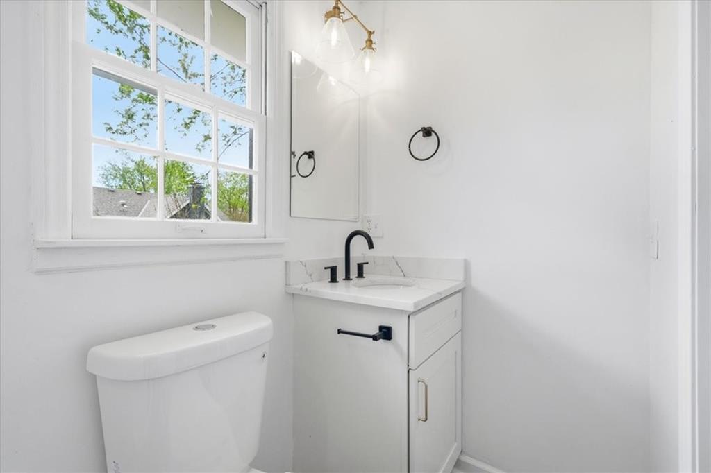 12816 Overhill Avenue Property Photo 16