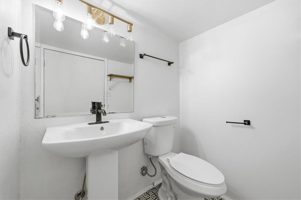 12816 Overhill Avenue Property Photo 24
