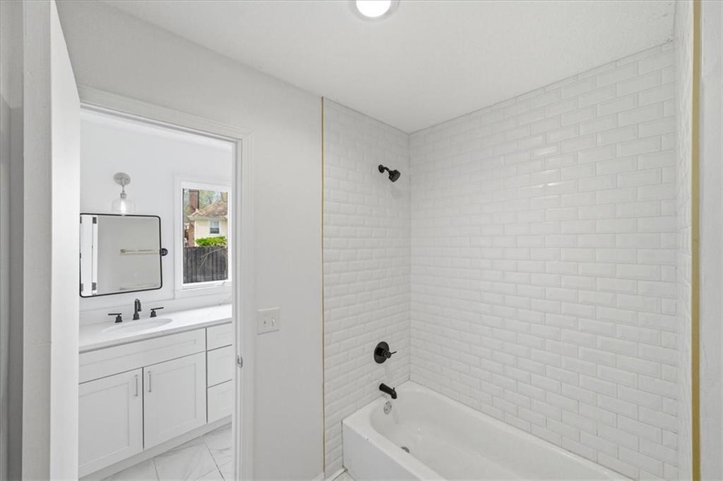 12816 Overhill Avenue Property Photo 14