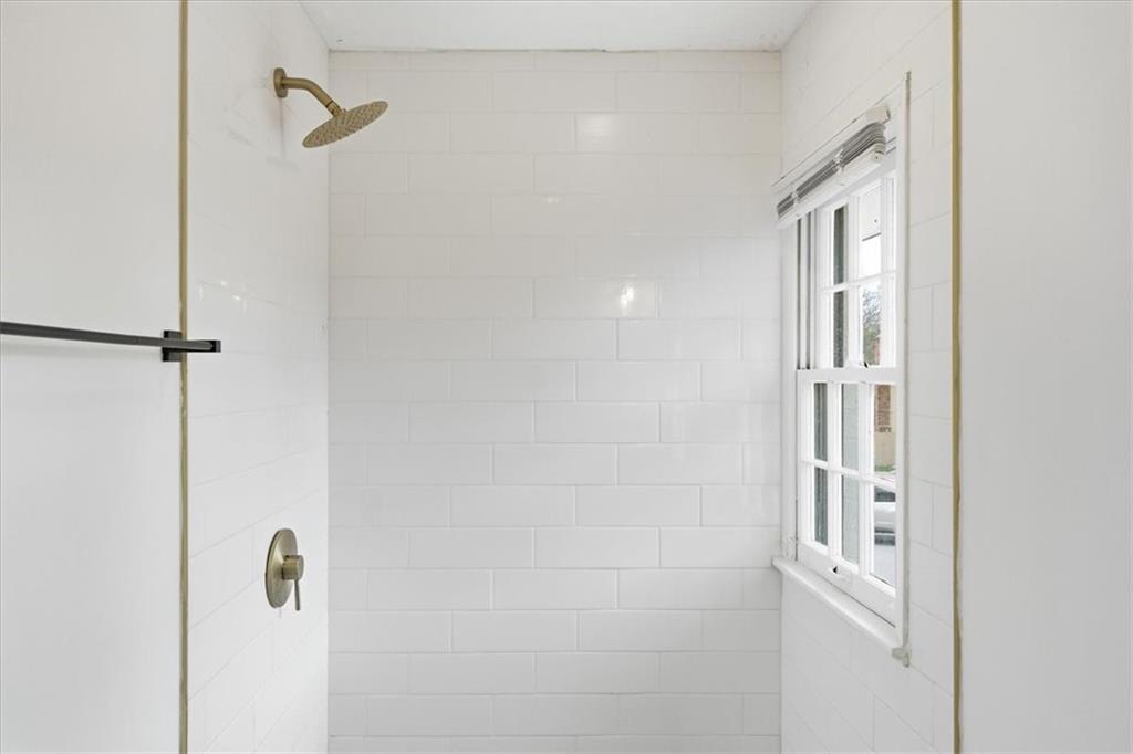12816 Overhill Avenue Property Photo 17