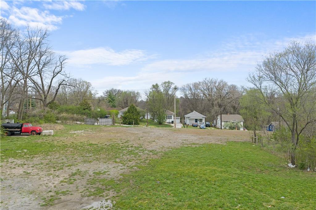 9827 E Independence Avenue Property Photo 5