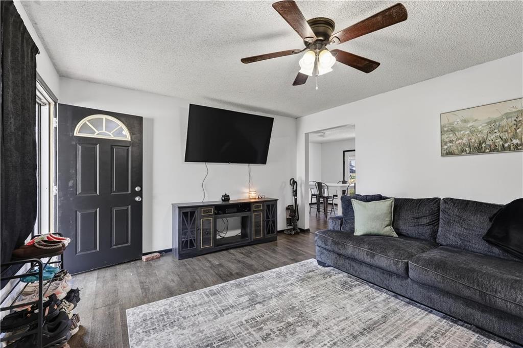 521 Sunset Circle Property Photo 4