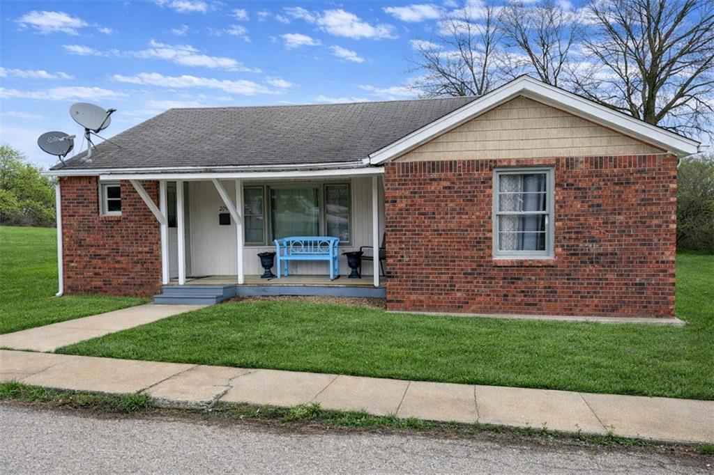 209 S Locust Street Property Photo 1