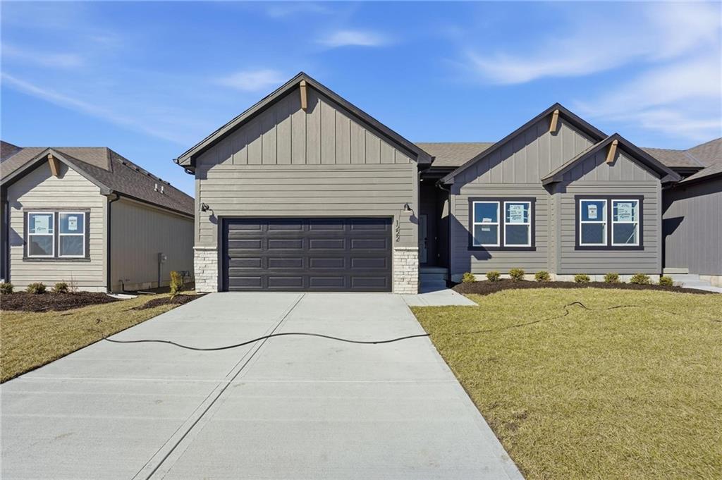 1223 SE Windbreak Drive Property Photo 1