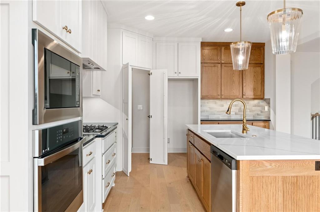 16701 Parkhill Street Property Photo 2