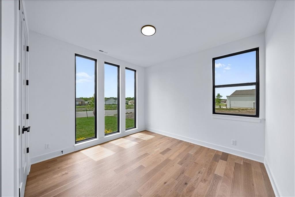 2124 Sw Wheatfield Drive Property Photo 21