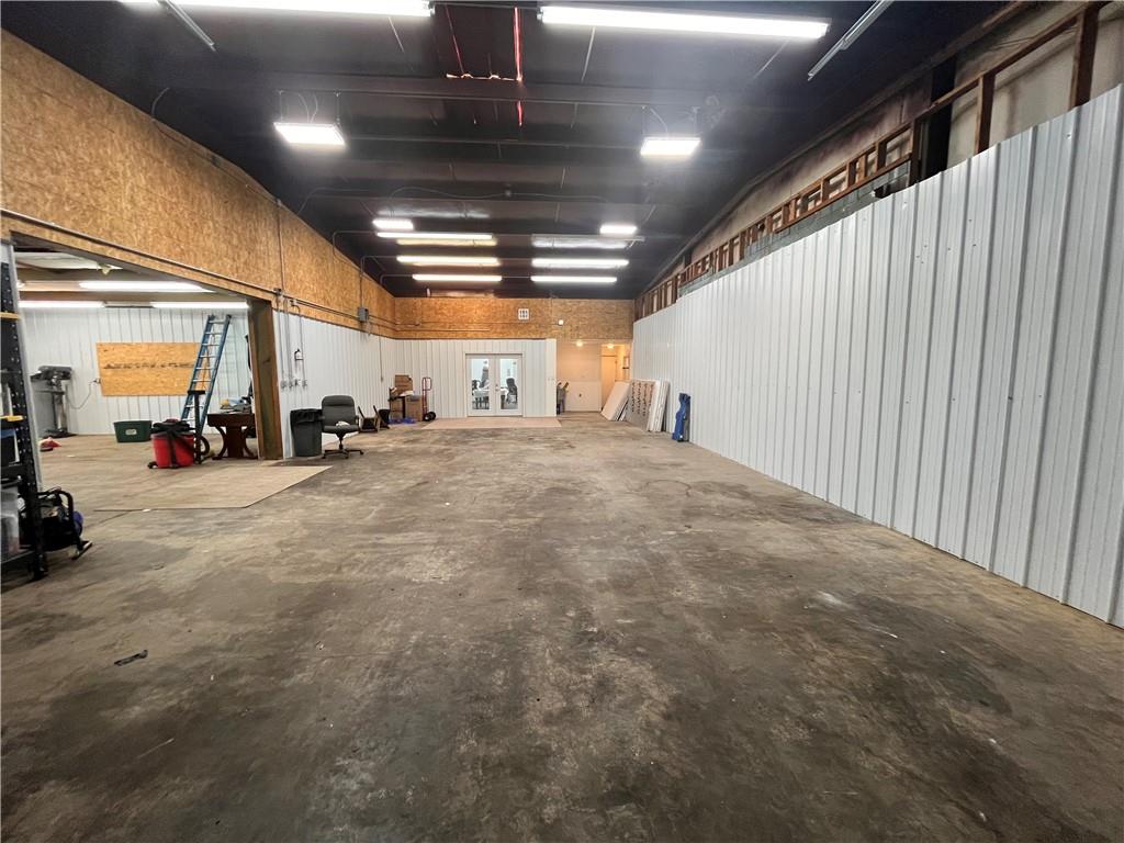 2428 U.s. 169 Highway Property Photo 14