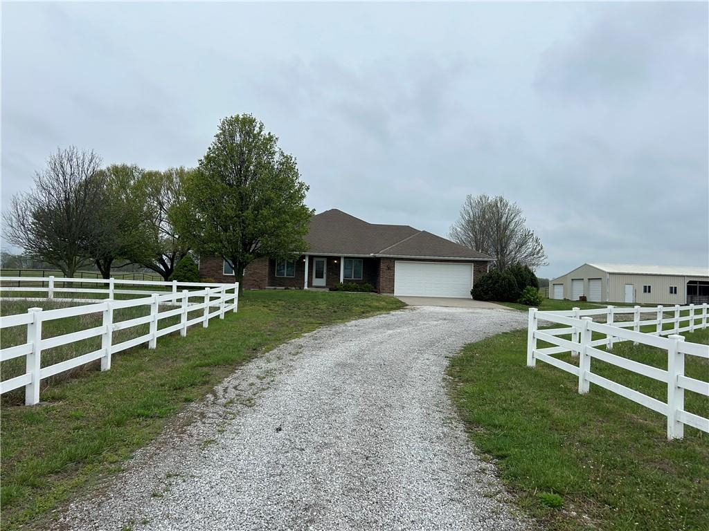 1379 Nw M Highway Property Photo 3