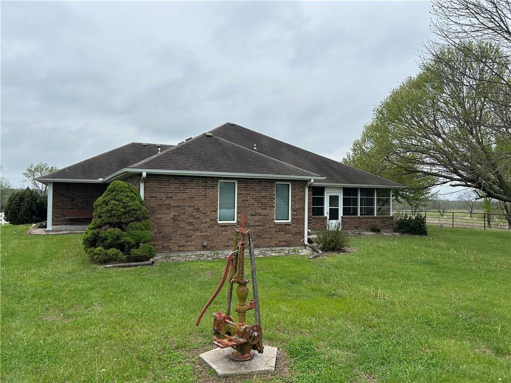 1379 Nw M Highway Property Photo 8