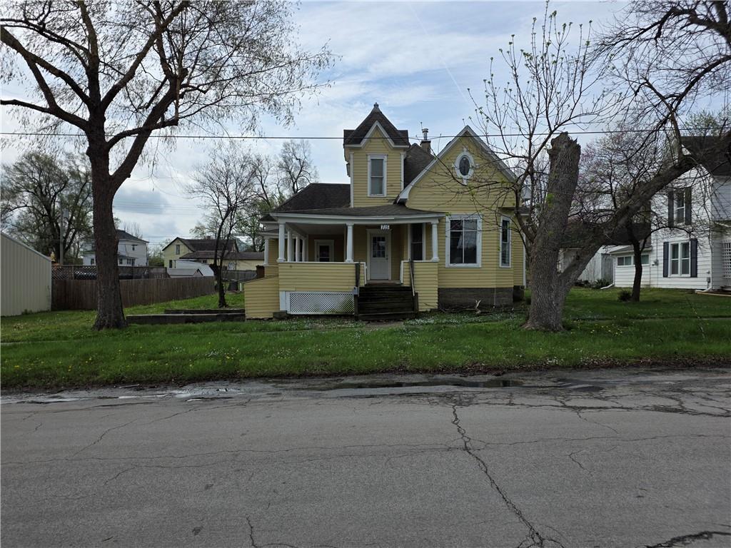 715 W 4th Street Property Photo 2