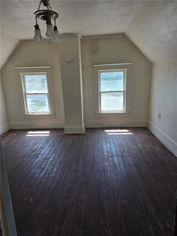 715 W 4th Street Property Photo 15