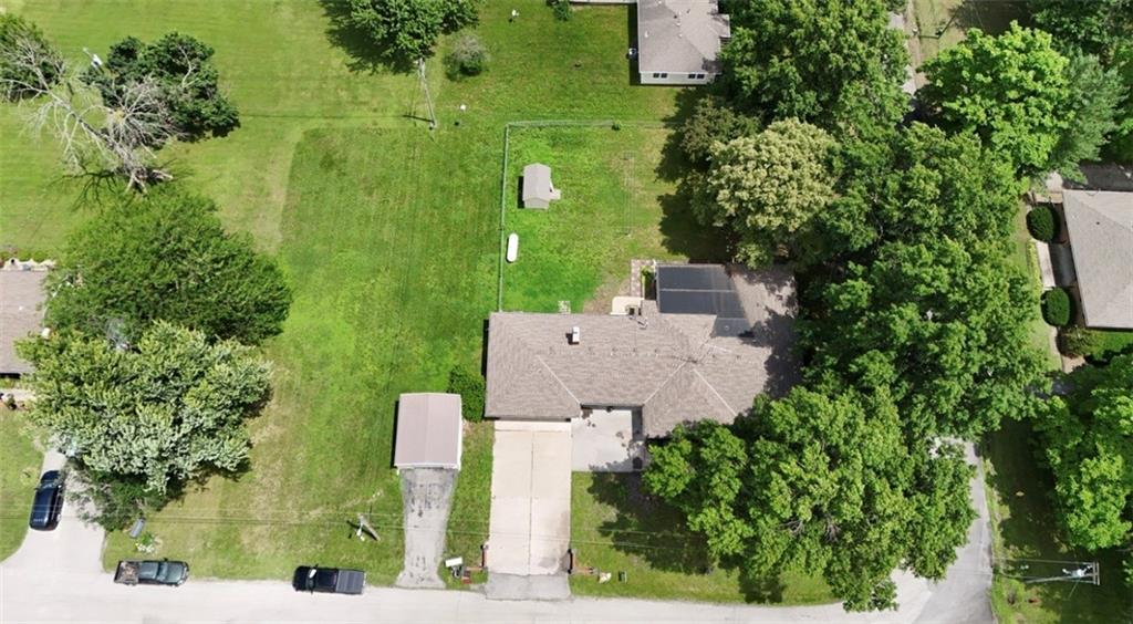 411 S Hillcrest Drive Property Photo 8