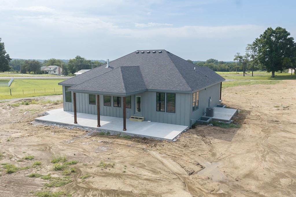 18814 Hollingsworth Road Property Photo 12