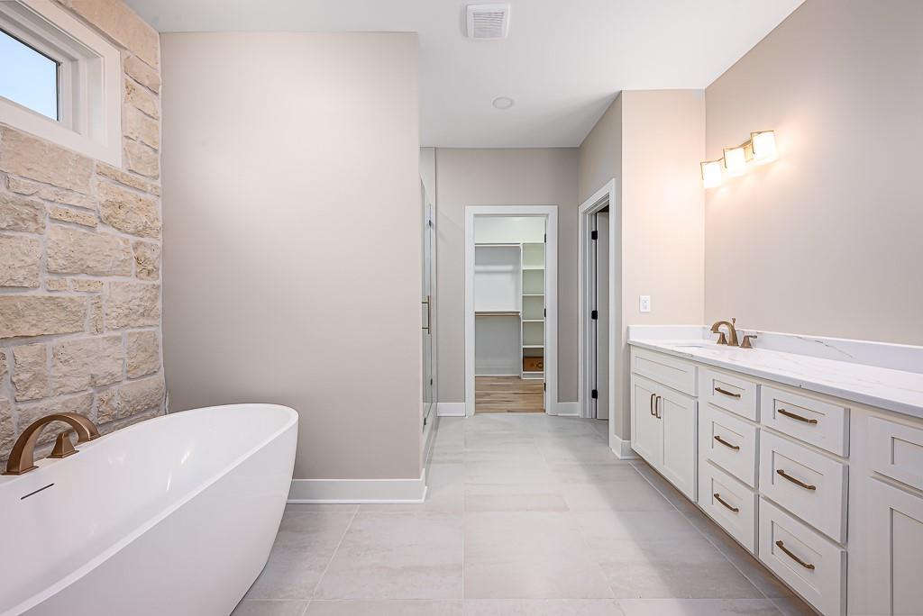 18814 Hollingsworth Road Property Photo 14