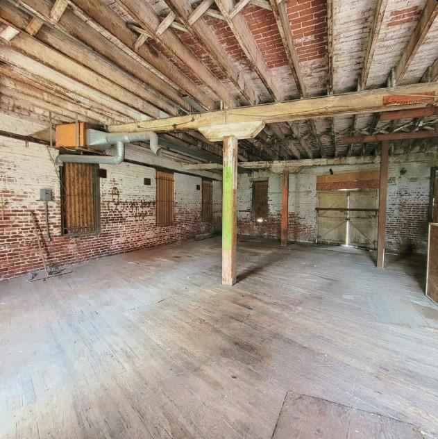 512 E Monroe Street Property Photo 6