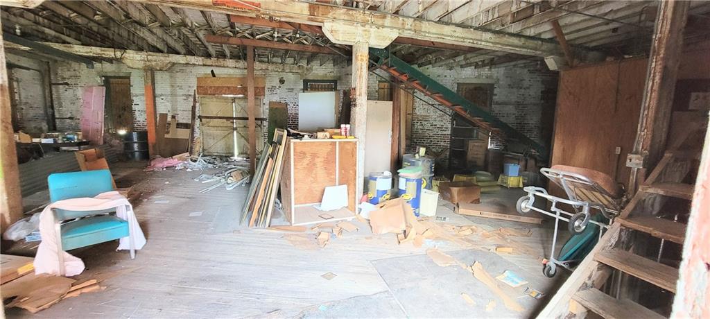 512 E Monroe Street Property Photo 7