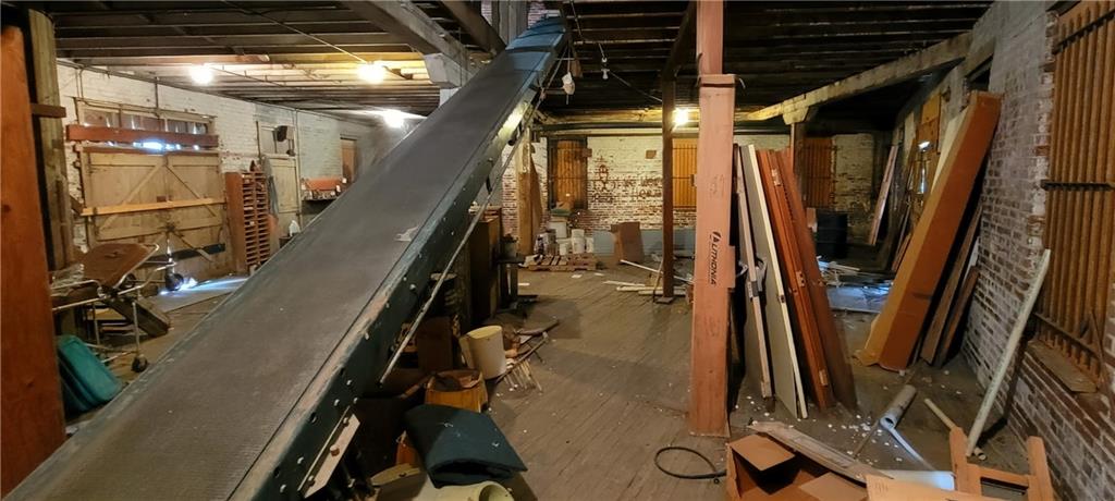 512 E Monroe Street Property Photo 38