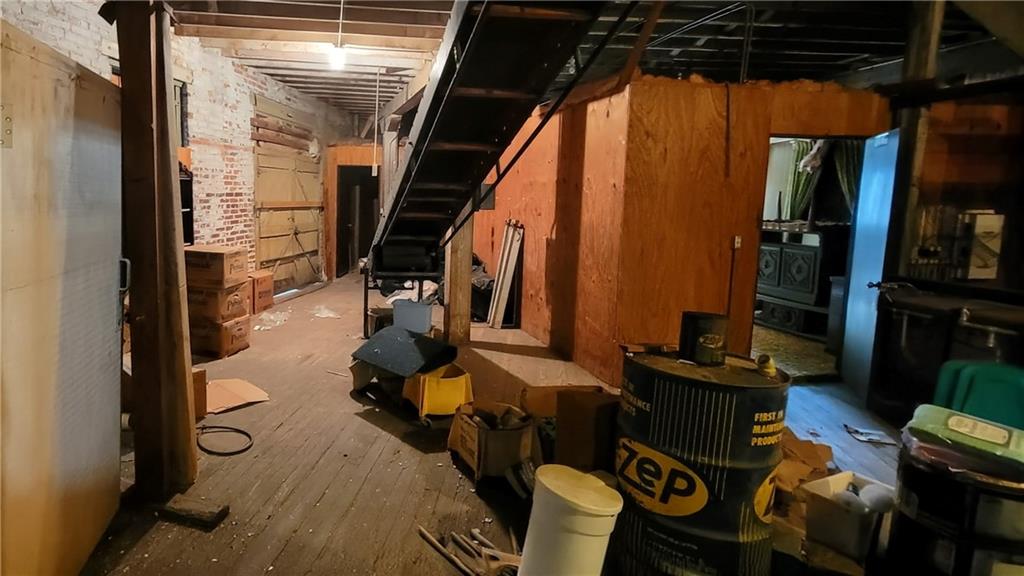 512 E Monroe Street Property Photo 39