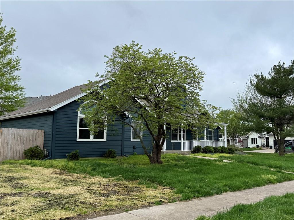 1729 S Maple Street Property Photo 3