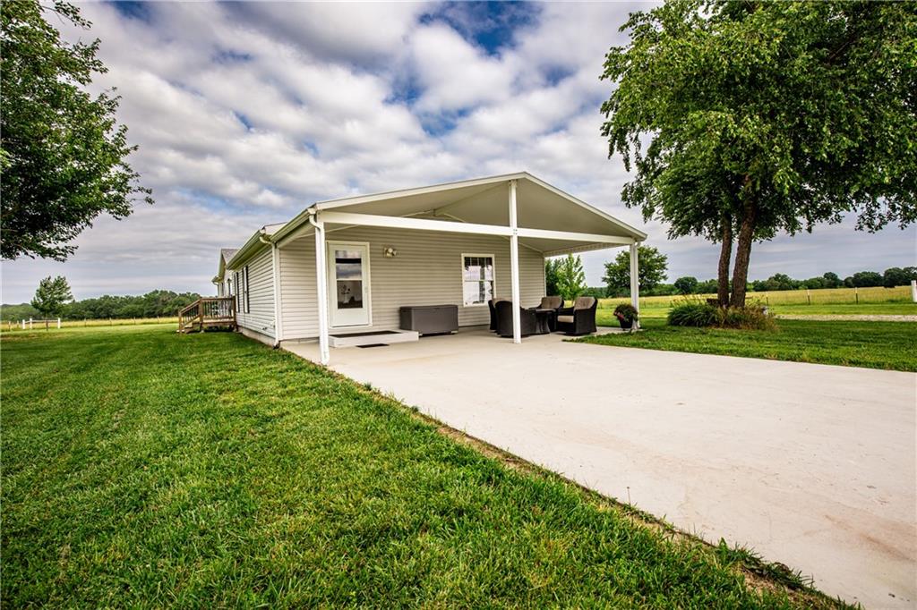 22176 E 1100th Road Property Photo 6