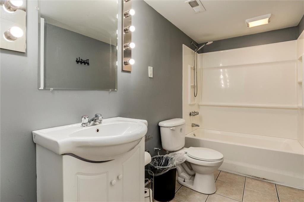406 S Jackson Street Property Photo 22