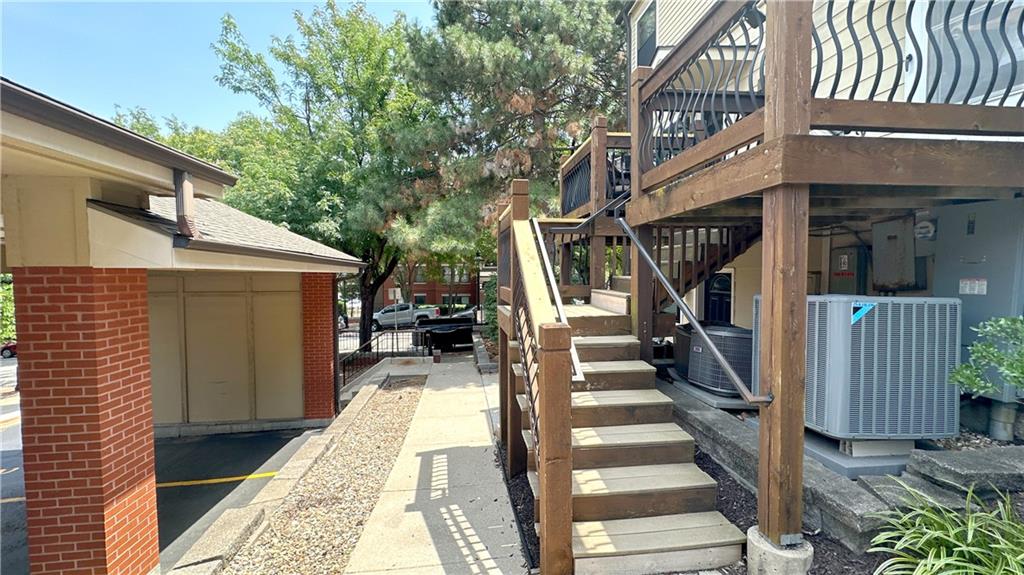 504 W 10th Street Property Photo 33