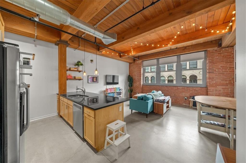 712 Broadway Boulevard Property Photo