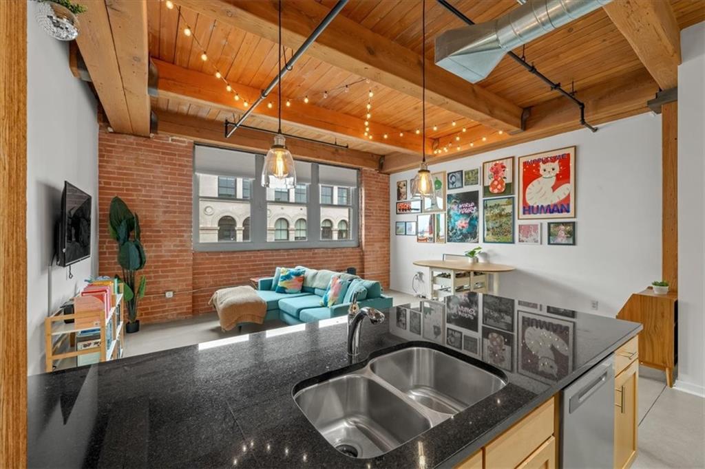 712 Broadway Boulevard Property Photo 3