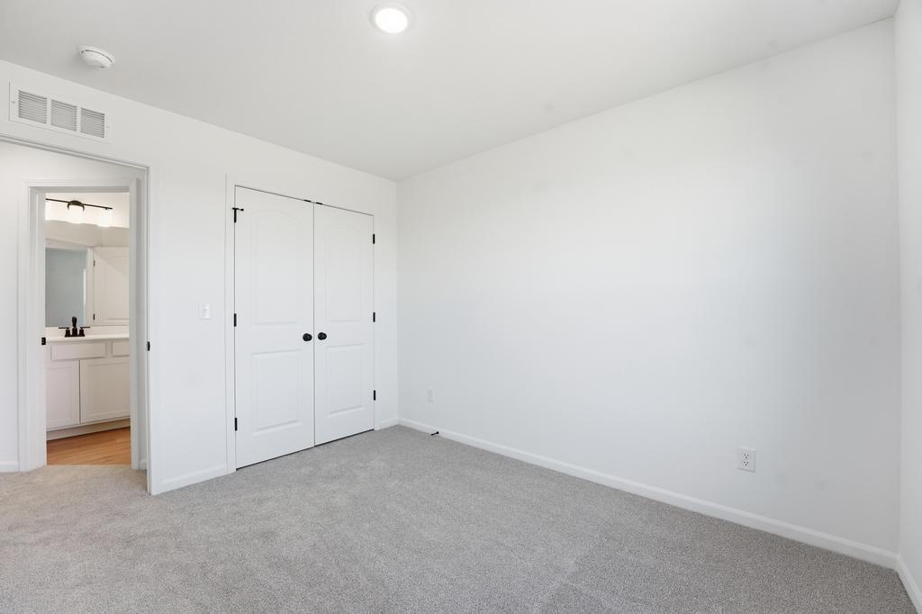 12406 S Acacia Drive Property Photo 6