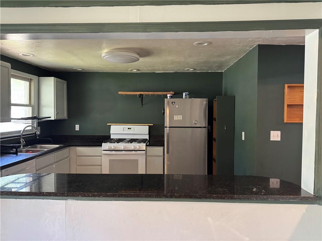 489 Fieldcrest Drive Property Photo 4