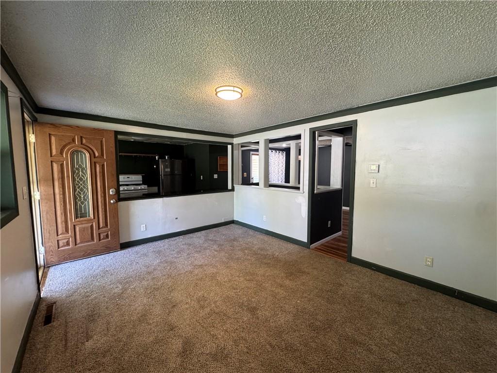 489 Fieldcrest Drive Property Photo 5