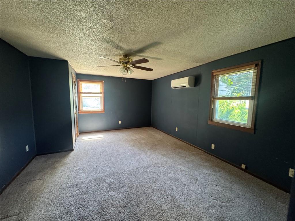 489 Fieldcrest Drive Property Photo 8