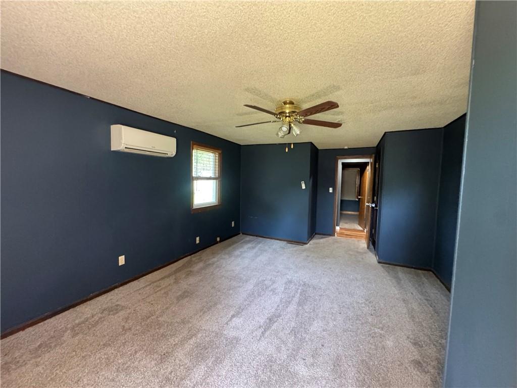 489 Fieldcrest Drive Property Photo 9
