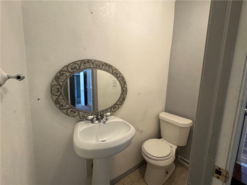 489 Fieldcrest Drive Property Photo 16