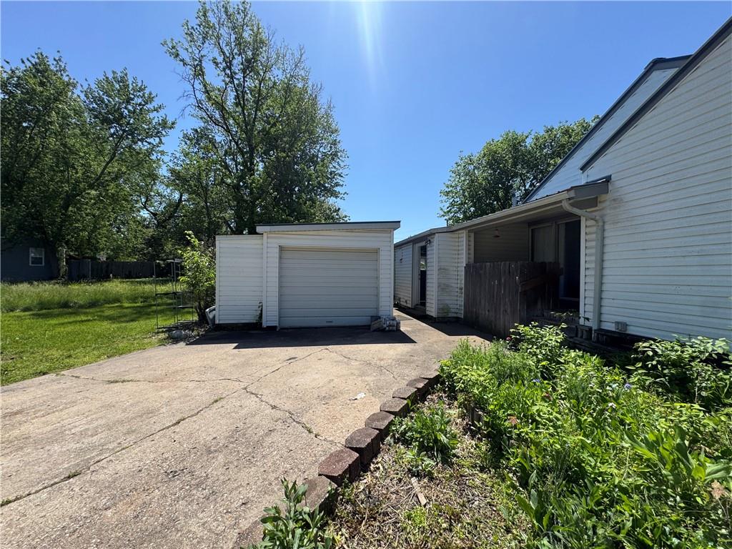 489 Fieldcrest Drive Property Photo 28