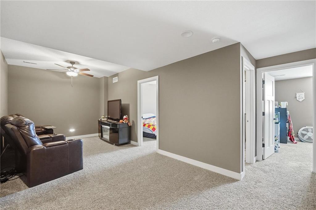 10509 N Hedges Avenue Property Photo 33
